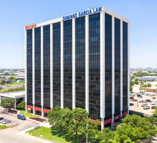 Domingo García edificio de oficinas de abogados en Dallas, TX, para consultas gratuitas en demandas por lesiones personales