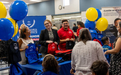 Sorteo de mochilas en la Escuela Primaria Meador